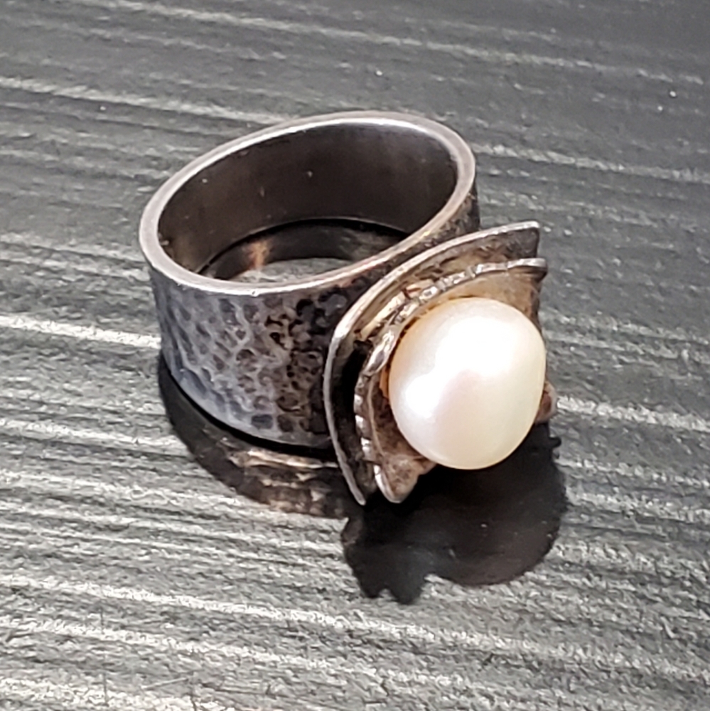 Silpada Sterling Two Tiered Hammered Cultured Pearl Ring 6 1/2
